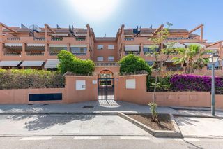 Miete Etagenwohnung in Calle la hacienda, 4, marbella, spain 4. Acogedor apartamento en marbella, málaga con jardín y piscina