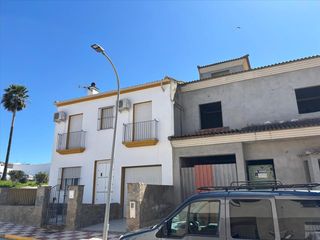 Casa adosada en Reyes Catolicos 0