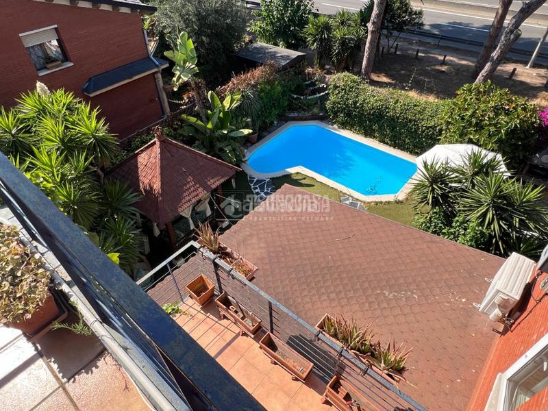 Foto 149319f5-b25f-4b38-97bd-d954def7395b. Casa pareada casa en venta en La Pineda Castelldefels
