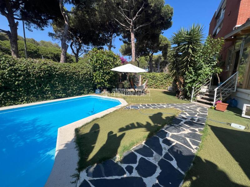 Foto 5c315b98-461b-493f-a44d-2dd761594535. Casa pareada casa en venta en La Pineda Castelldefels