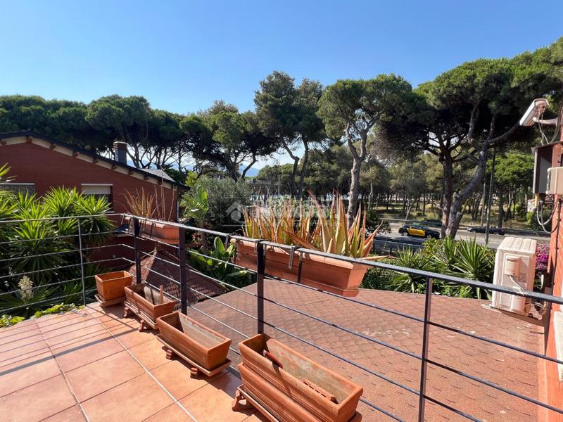 Foto 6d5778f2-dcbb-40fa-925c-44d70817a5cb. Casa pareada casa en venta en La Pineda Castelldefels