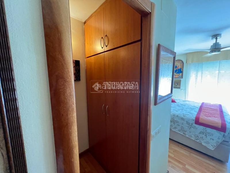 Foto 8f86527f-31af-4d1b-85f0-d3ad6242c959. Casa pareada casa en venta en La Pineda Castelldefels