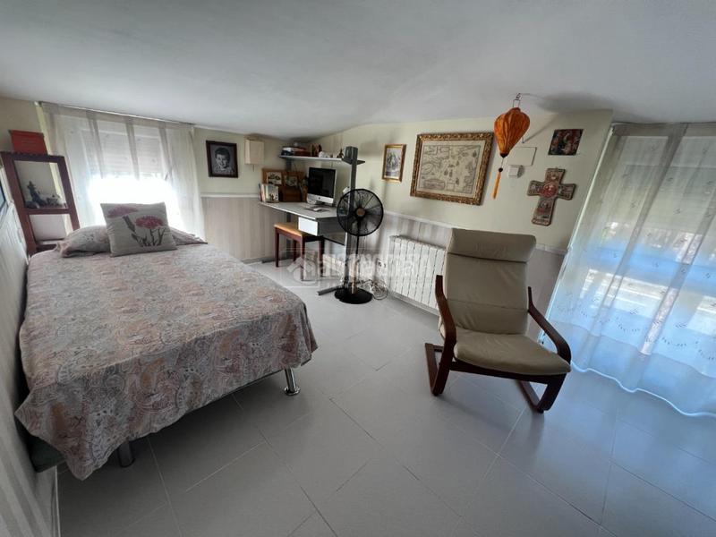 Foto f3350eaf-90d9-4a63-a194-318bb612f6bf. Casa pareada casa en venta en La Pineda Castelldefels