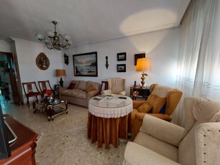Piso  Avenida fernando calzadilla. Piso con 4 habitaciones amueblado con ascensor y aire acondicion