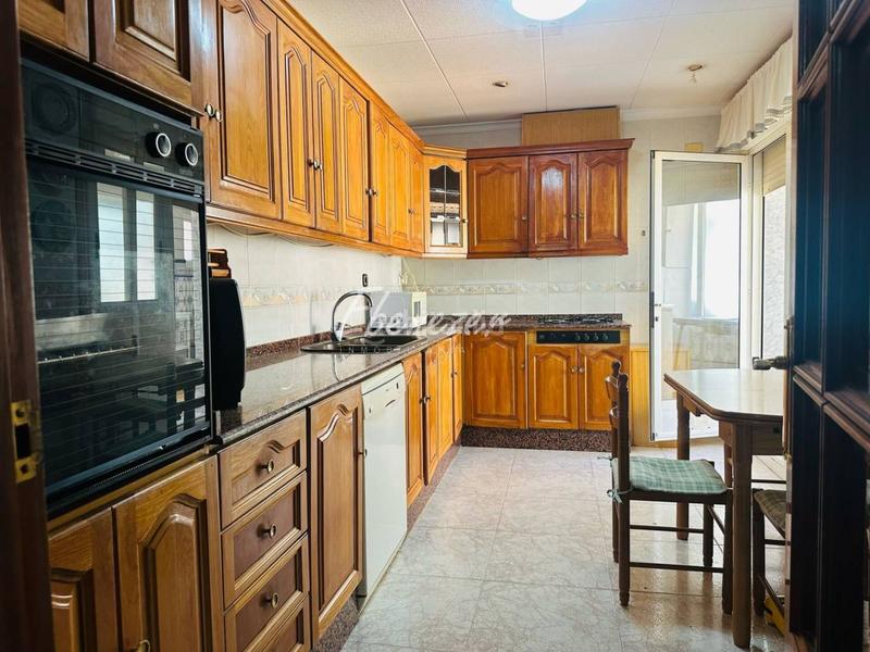 Foto aa4cbdc2-cb72-41a1-a266-7b42d7aa0f9e. Appartamento con parcheggio in Barrio de la Concepción Cartagena