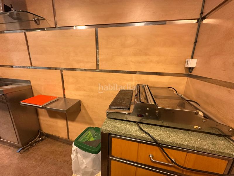 Foto 1b71c289-e75c-4fdf-8bf9-6ac676b00e57. Pas-de-porte local commercial avec chauffage dans Sants Barcelona