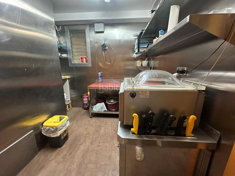 Foto bd9cbf16-1e9b-435d-8e91-437f114a6399. Pas-de-porte local commercial avec chauffage dans Sants Barcelona