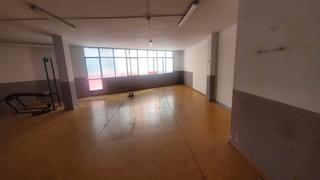 Lloguer Local Comercial  Carrer de francesc moragas. Local en alquiler