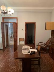 Casa  N/a. Casa de tres habitaciones, sala de estar, saln comedor, cocina,