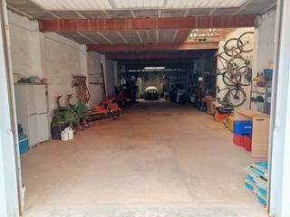 Local Comercial a Carlet. Almacén que consta de 153m2, todo diáfano con un aseo. 
ideal p