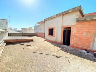 Casa a Carlet. Exclusiva casa de 477 m2 en pleno centro de carlet, ideal para t
