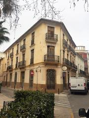 Casa  N/a. ¿te imaginas en una casa historica y antigua en el corazon de la