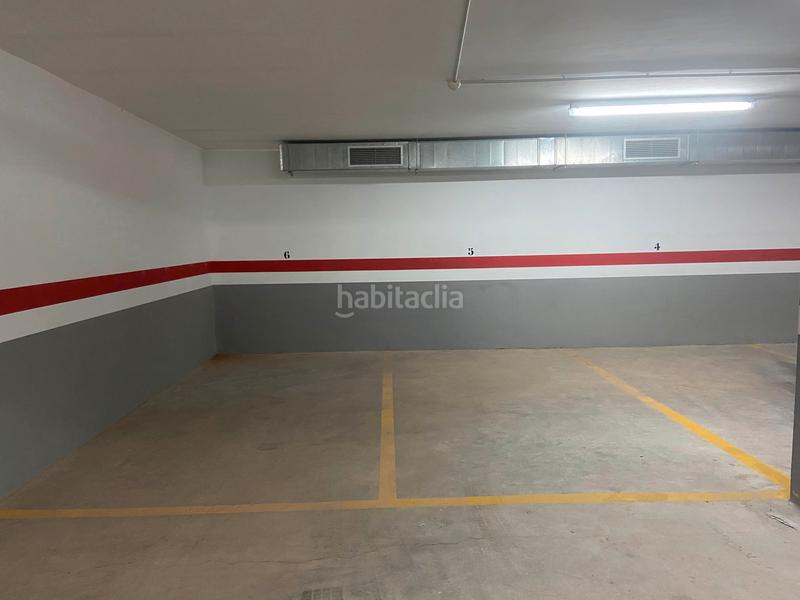 Foto bb0c1eca-386c-4a2b-9f5b-a06a1bafe768. Aparcament cotxe a Carlet