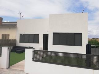 Maison  Dels quaranta pins. Casa en venta en la roca del valles