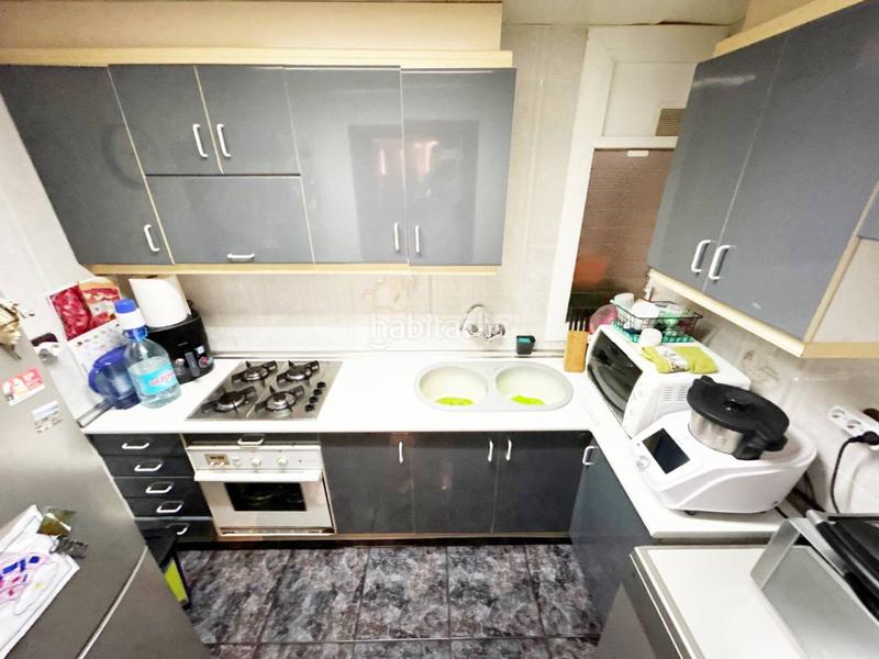 Foto 813d57e1-4cf0-4c32-ab19-99cb82e2f5fb. Piso  en venta 3 hab., con balcon, patio y ascensor en Badalona