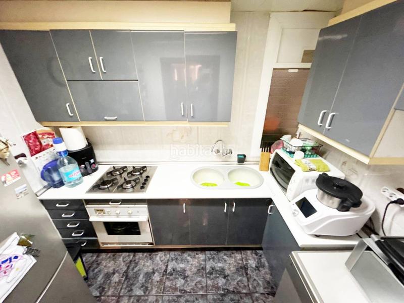 Foto a7450c46-c831-4a2c-b2d8-f5c9fb5843be. Piso  en venta 3 hab., con balcon, patio y ascensor en Badalona