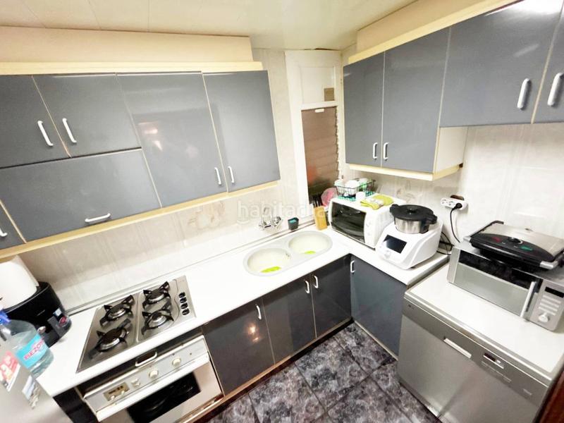 Foto e0084e2a-1d9f-4cdc-bde1-d6b3009ec5d1. Piso  en venta 3 hab., con balcon, patio y ascensor en Badalona