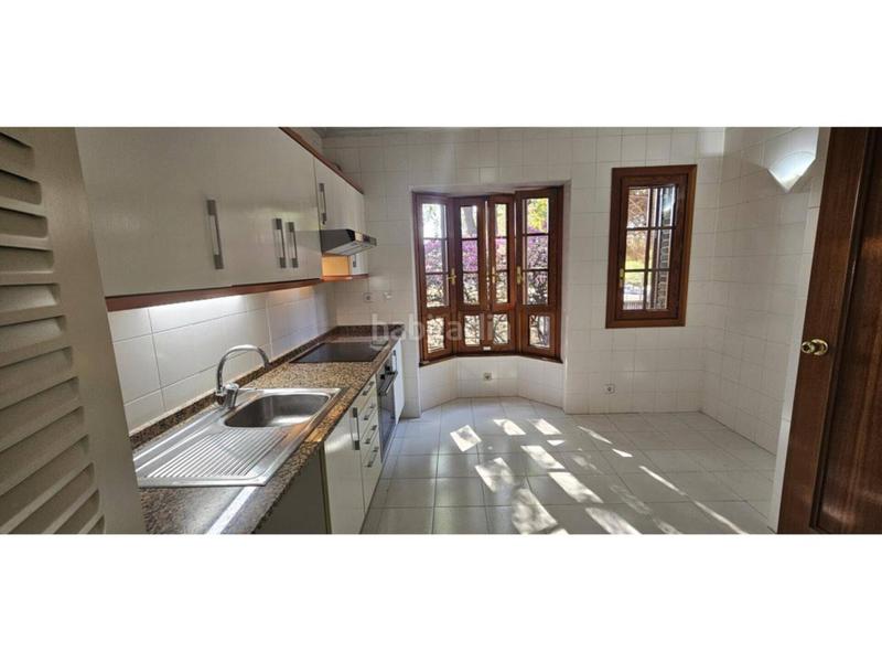 Foto 0d9f84f5-98d9-4304-9828-4b0e6a450360. Casa gran casa en venta montigala en Centre Badalona