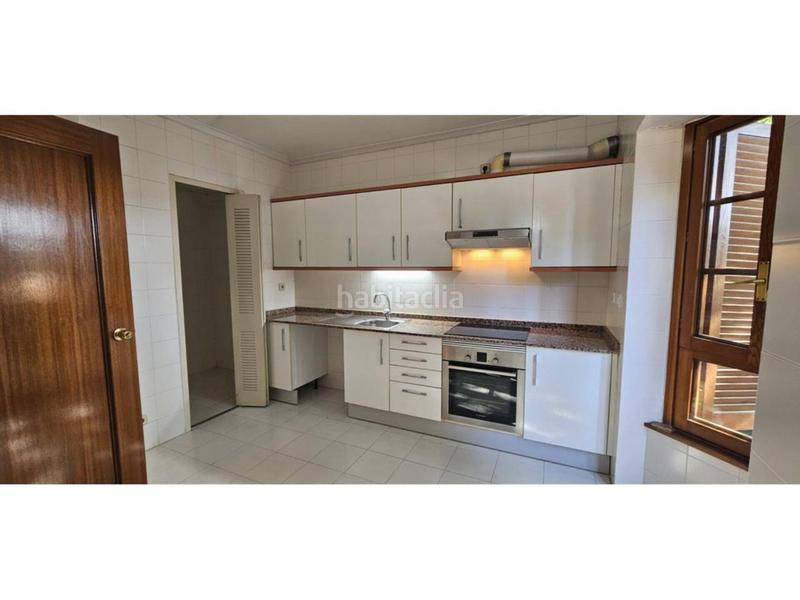 Foto cf0dbab9-ce78-4657-8de2-5a8ec576ac59. Casa gran casa en venta montigala en Centre Badalona