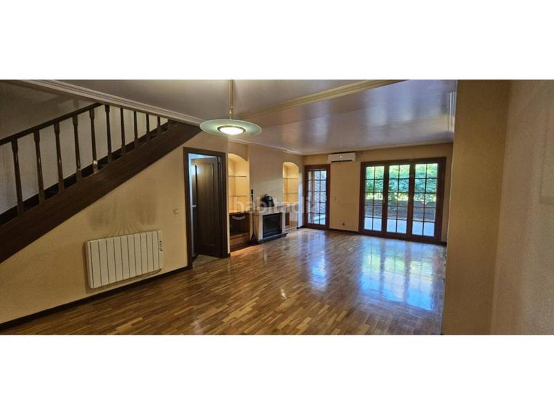 Foto f0bc3617-c038-4e1d-8c81-9fa2d00d1daa. Casa gran casa en venta montigala en Centre Badalona
