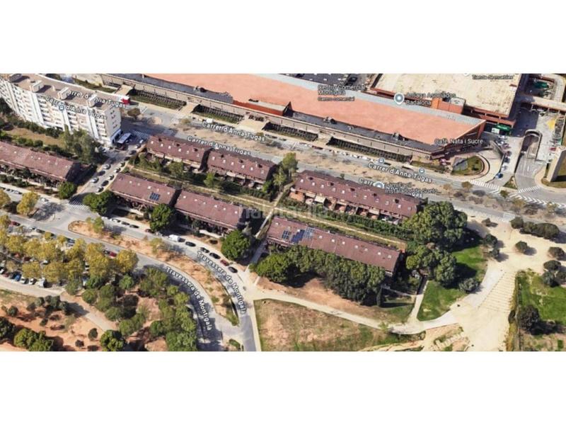 Foto fceea79c-f01d-4b30-979e-e770e533bb6b. Casa gran casa en venta montigala en Centre Badalona