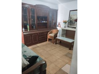 Pis a Sistrells. Planta baja tipo casita con patio en la salud alta