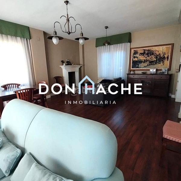 Foto d70de309-b387-45ef-a8a1-bf7963f86b1d. Chalet amplio chalet en el corazón de salesianos en Mérida