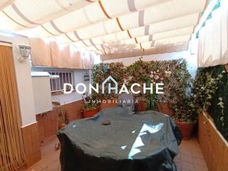 Casa adossada en Este. Estupendo adosado frente a salesianos