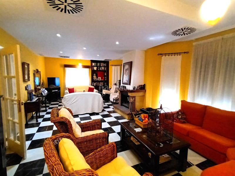 Foto 4567df86-8a8f-4c13-8455-d51730a98c0b. Chalet  ideal en urbanización privada en Golf Guadiana Badajoz