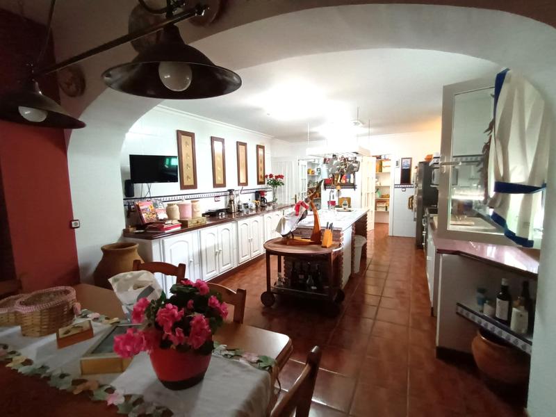 Foto 5546bc18-3836-4051-9ad2-4d14cb080cd0. Chalet  ideal en urbanización privada en Golf Guadiana Badajoz