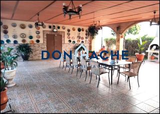 Xalet a Arroyo de San Serván. Don hache vende fantástico terreno con casa y piscina