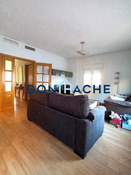 Foto cc2ee90d-e7e9-414e-96ba-28f4a7489a5e. Casa aparellada amb calefacció aparcament a Sur Mérida