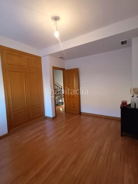 Foto fa19eb00-d5d4-4c1f-954c-a5f99a763e6a. Casa aparellada amb calefacció aparcament a Sur Mérida