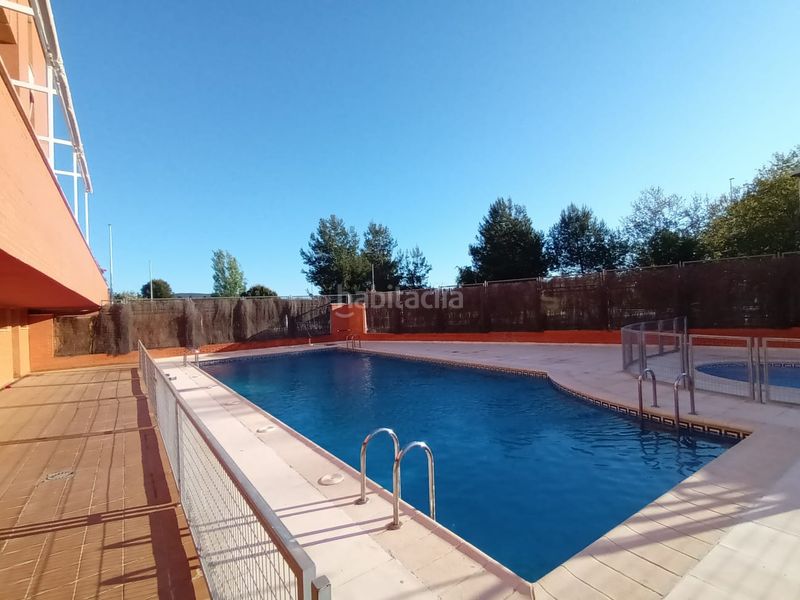 Foto 7bb18f03-875a-4eb1-9a1f-bbc9b15287ba. Àtic amb aparcament piscina a Oeste Mérida