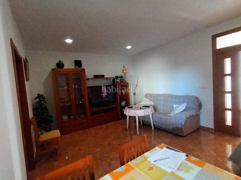 Foto b1caa31f-4bc5-45bc-b10f-000ac505d0a8. Casa adossada amb aparcament a Guareña