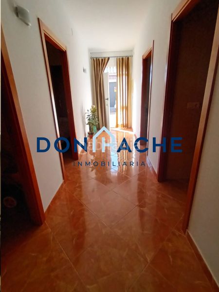 Foto f2744ee7-cc8b-43f7-a14c-d16dfee58ce6. Casa adossada amb aparcament a Guareña