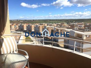 Rent Flat in Centro. Pisazo con piscina comunitaria en zona salesianos