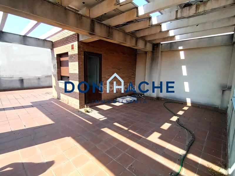 Foto 13d60718-5d15-4f13-8a20-c2a9fc34a422. Casa aparellada amb aparcament a Sur Mérida