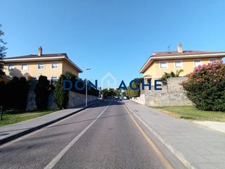 Casa aparellada a Centro. Fantisco pareado /vende don hache