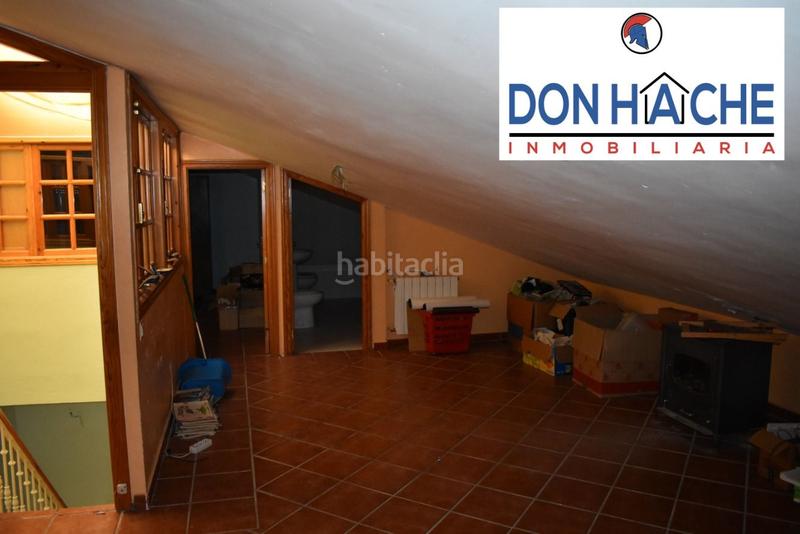 Foto b77ab63a-a2af-4712-b9da-b62bd5593cc4. Casa bifamiliare con parcheggio in Oeste Mérida