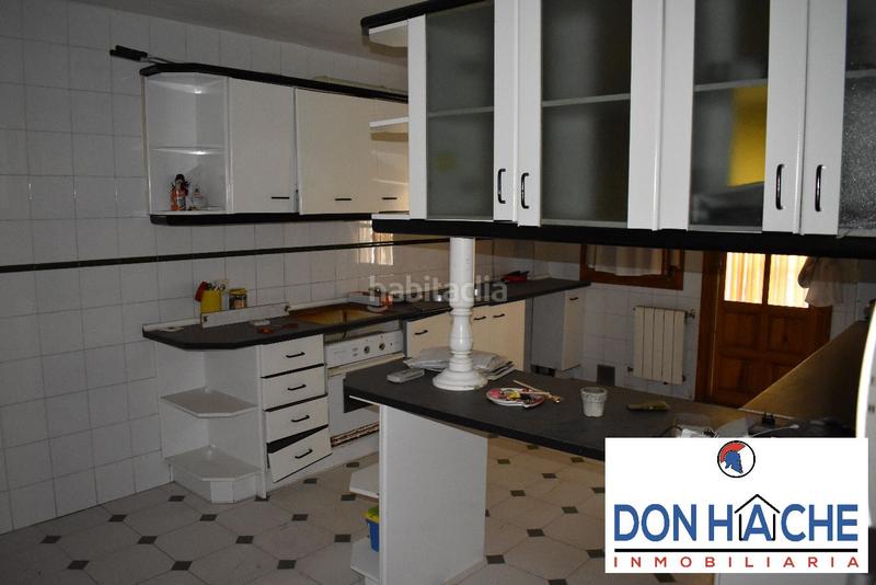 Foto ebb4d7cb-be67-4168-b978-ef3e4a92c896. Maison jumelée avec parking dans Oeste Mérida