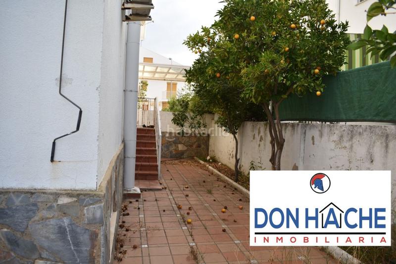 Foto f54c64d2-8a96-4c1f-b715-1e50ec407141. Maison jumelée avec parking dans Oeste Mérida