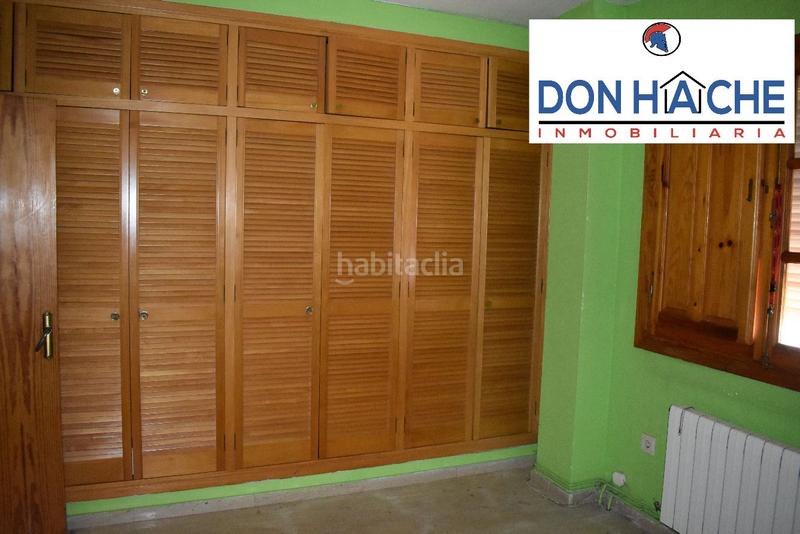 Foto b9c8050c-ebd8-4139-98aa-f4bdf48cc6b3. Towny house with parking in Oeste Mérida