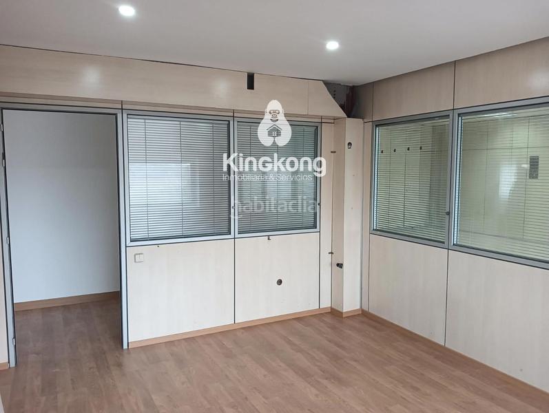 Foto b00a2919-b232-4ebd-a683-8e3aa6686c45. Nau industrial a Torres de la Alameda