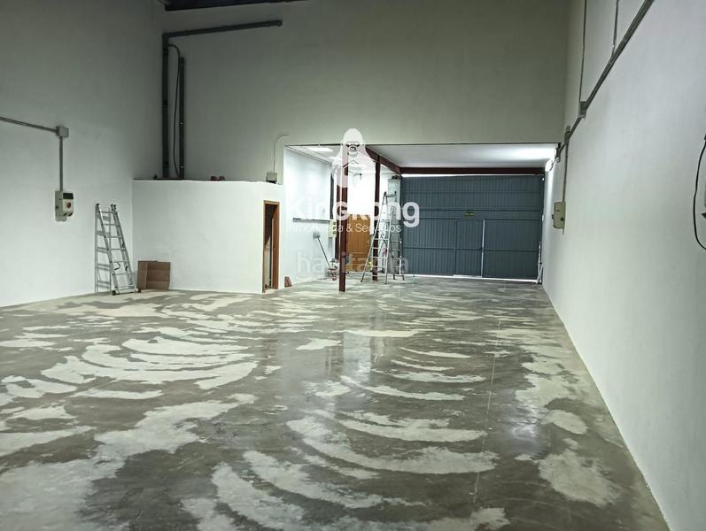 Foto cc9d4fb3-af15-4e3e-a5bc-b28608bfbb84. Nau industrial a Torres de la Alameda