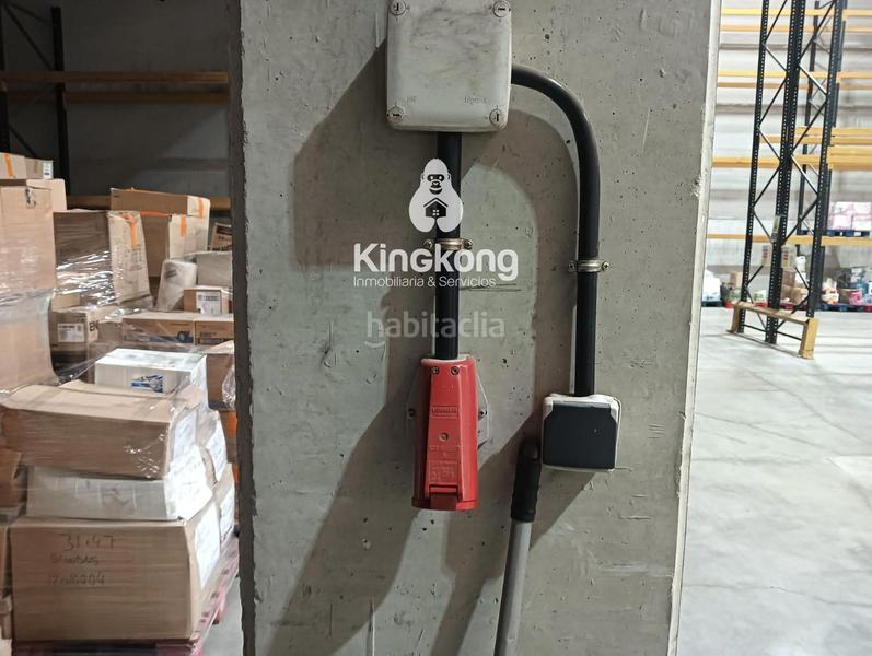 Foto e18af1fb-28fa-4527-a7cf-9961231aa35e. Location bâtiment à usage industriel dans Loeches