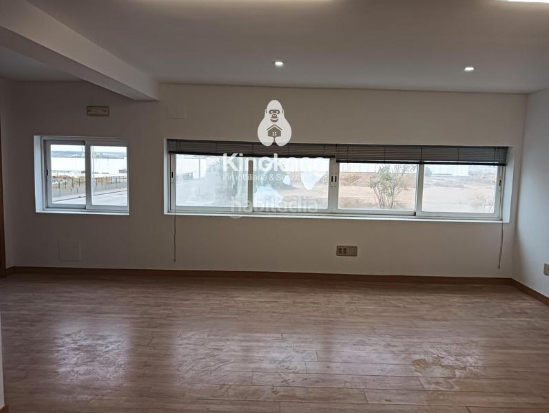 Foto c5adbe3d-3981-40cc-9522-975ae3853678. Location bâtiment à usage industriel dans Torres de la Alameda