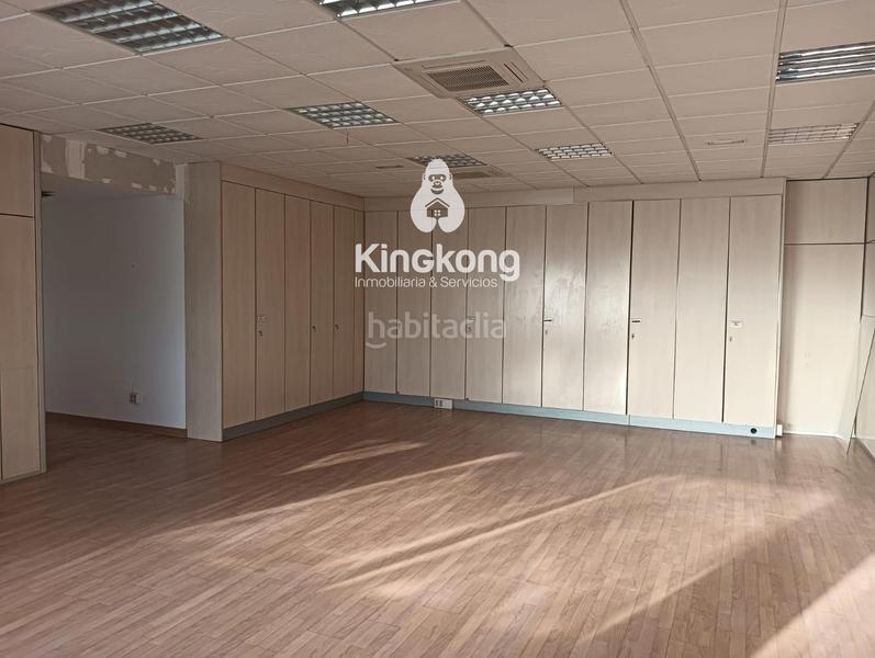 Foto c9eb7ee5-971d-4001-9acb-27ff3f602699. Location bâtiment à usage industriel dans Torres de la Alameda