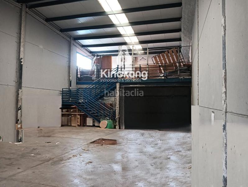 Foto f1136301-ffcc-40e4-bd6c-5a128b4c6996. Nau industrial a Torres de la Alameda