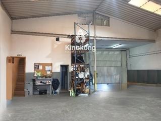 Fabrikhalle in Torres de la Alameda